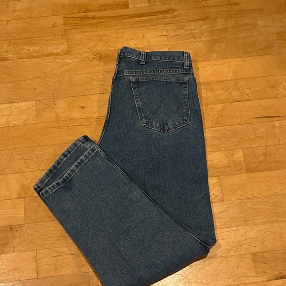 Wrangler’s Men's Straight Fit Denim Jeans - Picture 4 of 5
